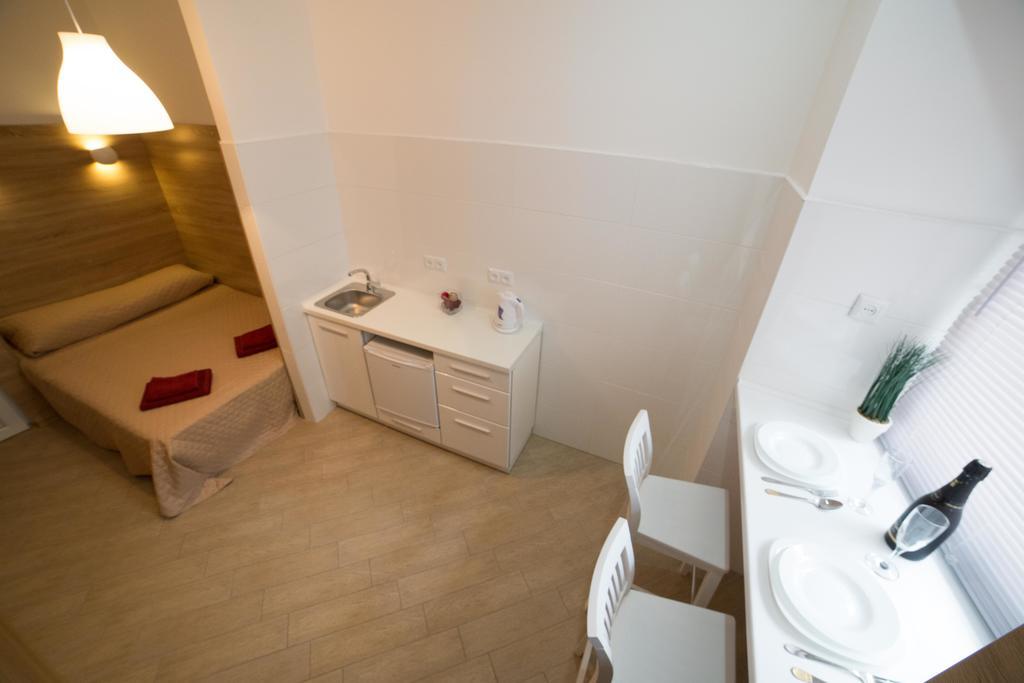 Apartment On Filatova 10/1 리비프 외부 사진