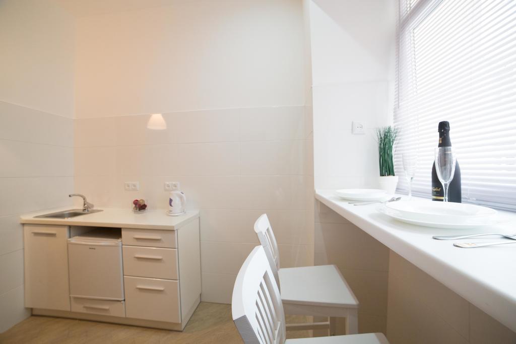 Apartment On Filatova 10/1 리비프 외부 사진